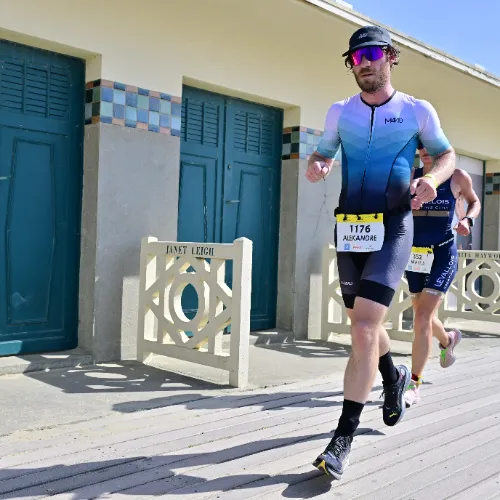 Alexandre en course sur les planches de Deauville