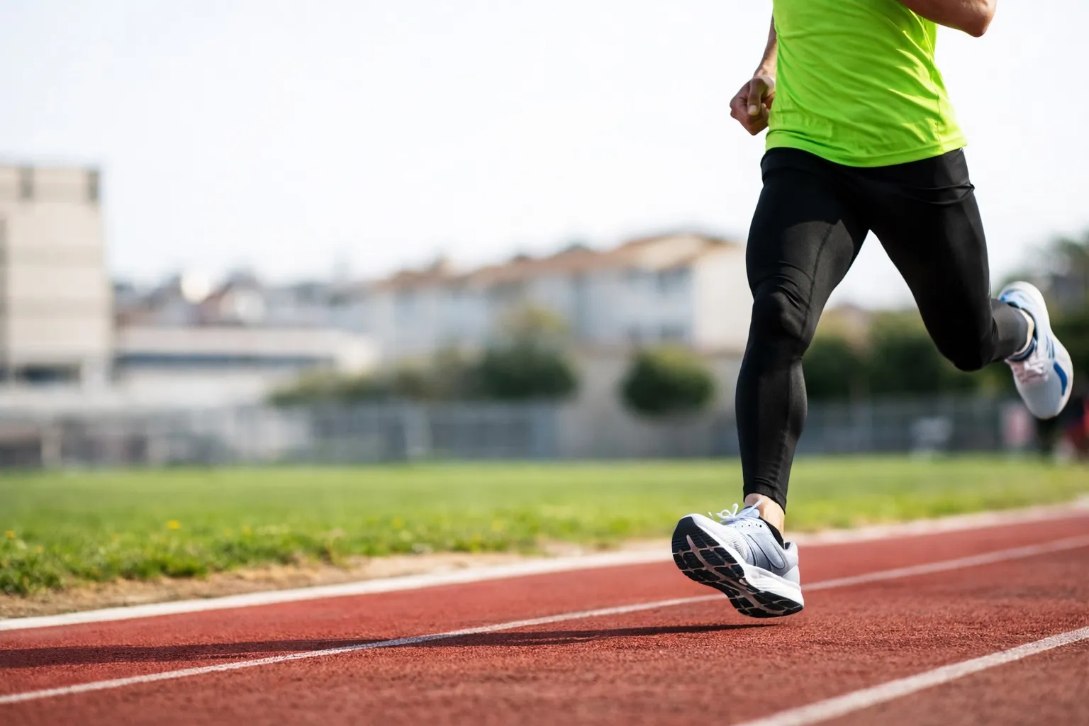 Séance de fractionné en running sur piste d’athlétisme