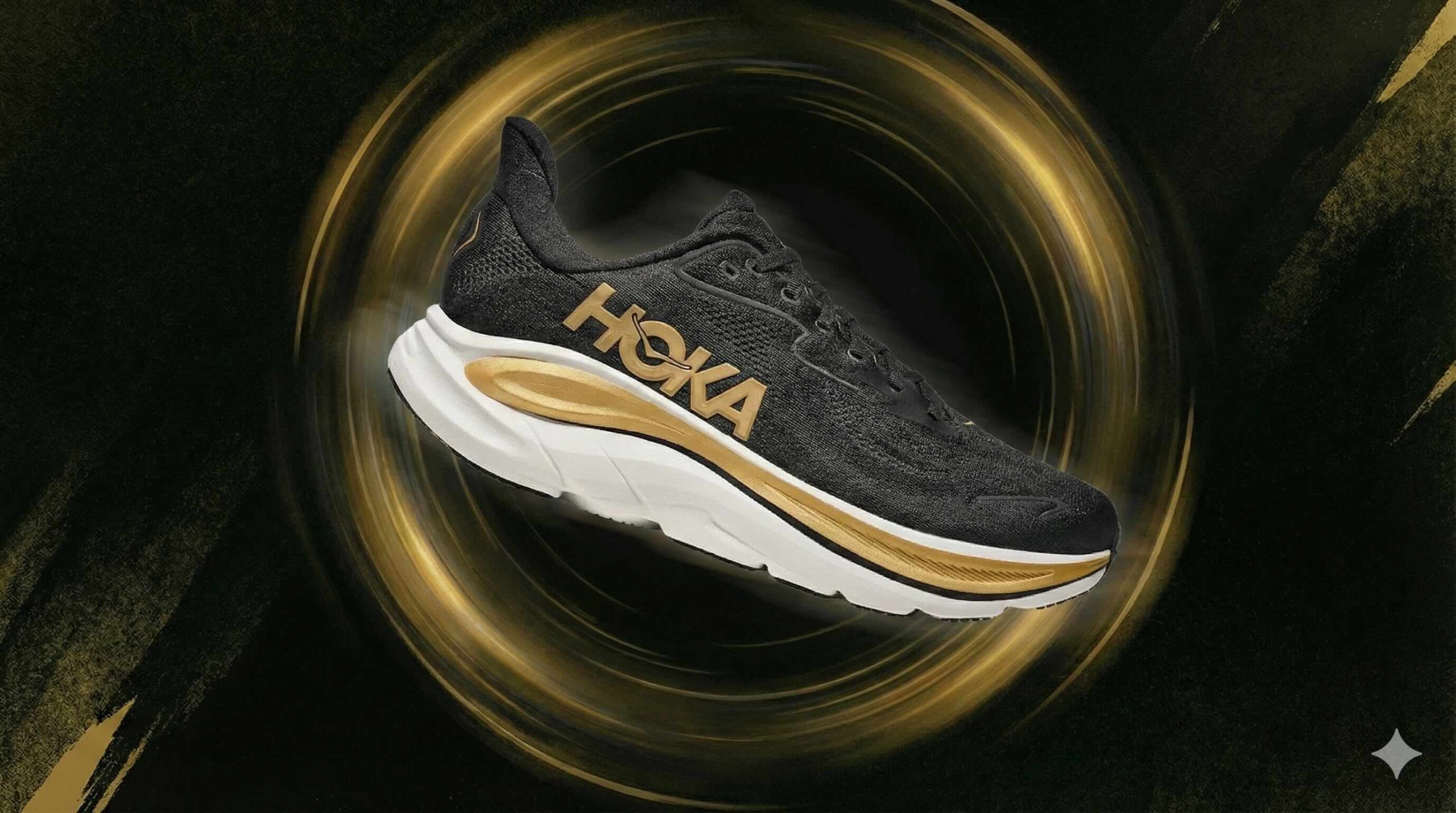 hoka-clifton-10-rotation-footing Chaussure HOKA Clifton 10 dans sa version noire et dorée, présentée sur un fond dynamique illustrant son rôle de paire confortable pour les footings et la rotation running.