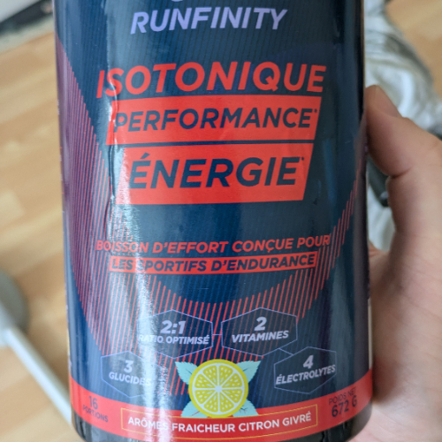 Pot Runfinity Isotonique Performance Énergie tenu en main