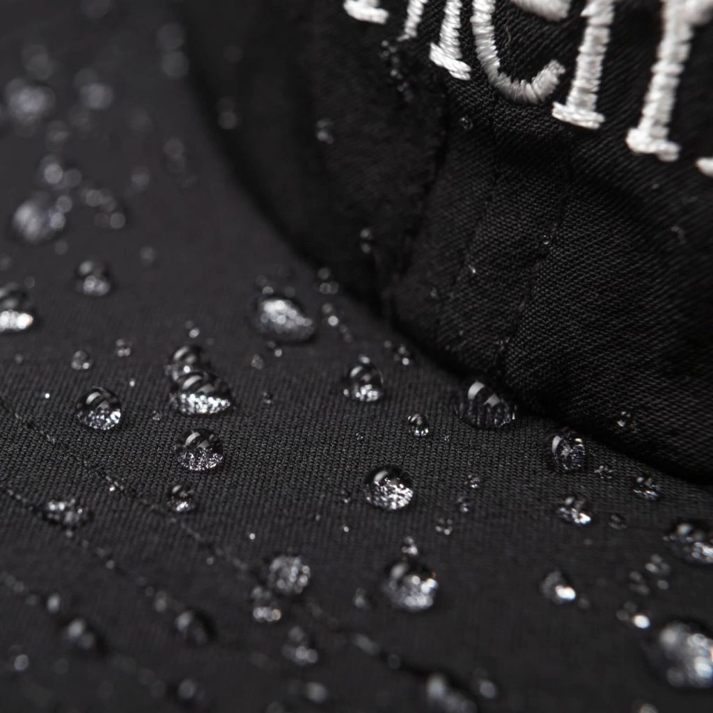 Tissu PeaceShell déperlant de la casquette de running Satisfy
